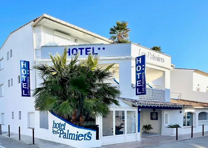 Hotel Les Palmiers En Camargue