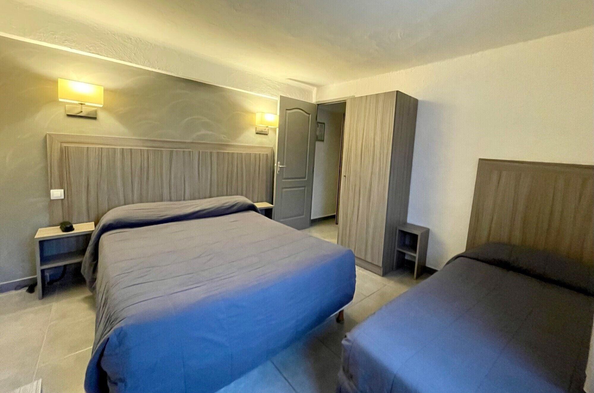 Les Palmiers En Camargue Hotel 2*