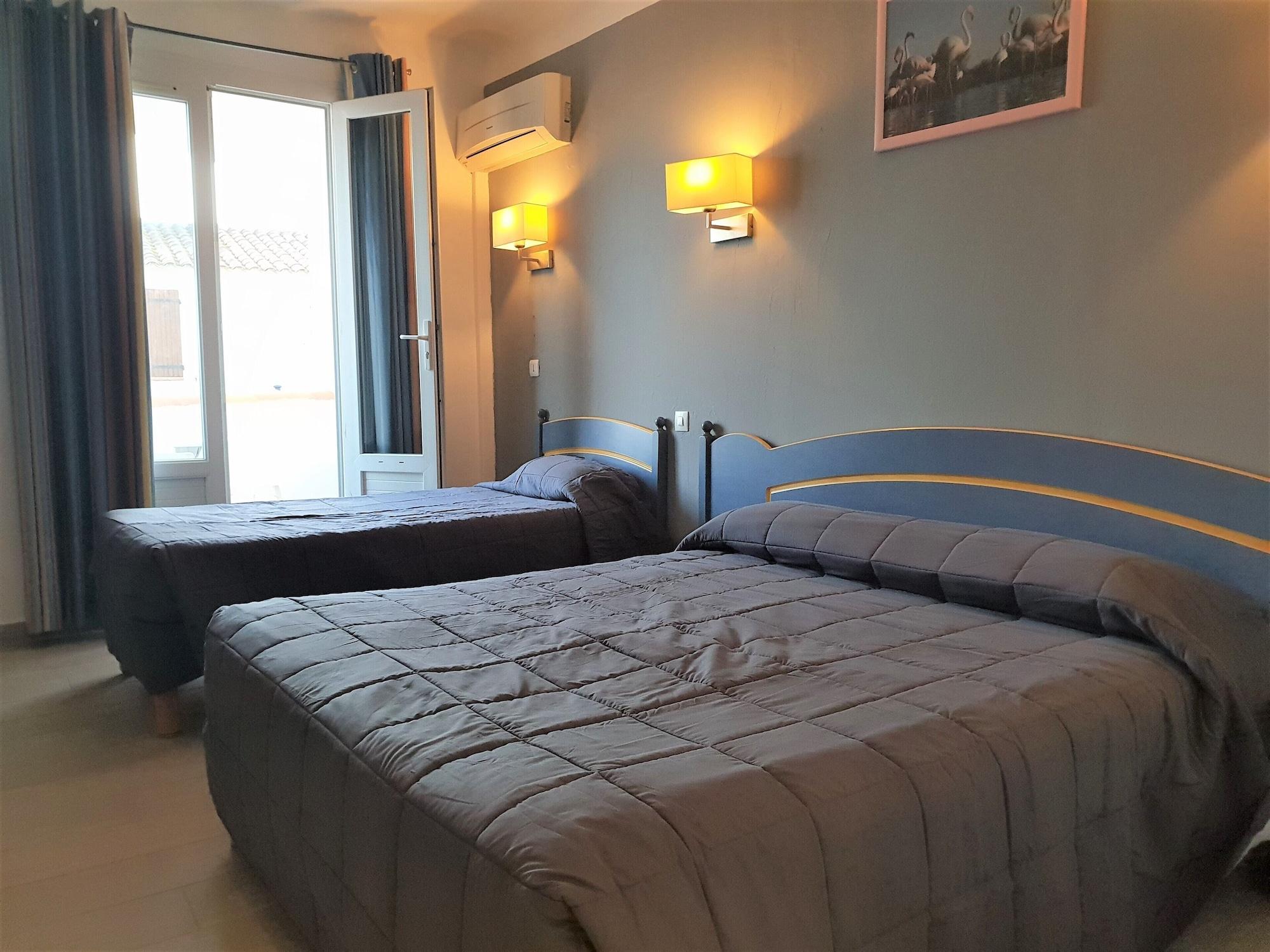 Hotel Les Palmiers En Camargue 2*