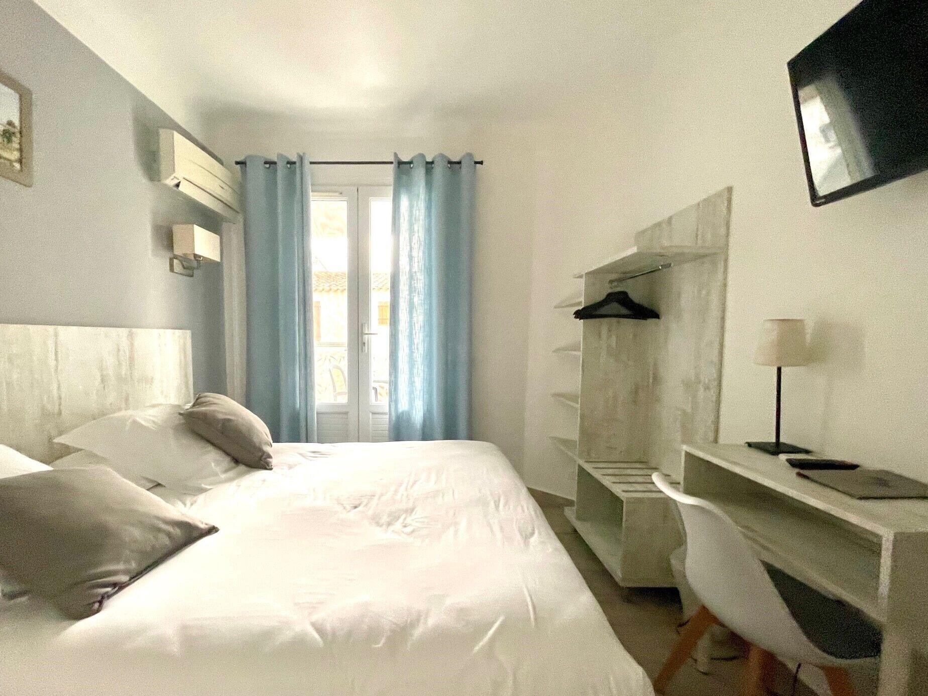 Les Palmiers En Camargue Hotel