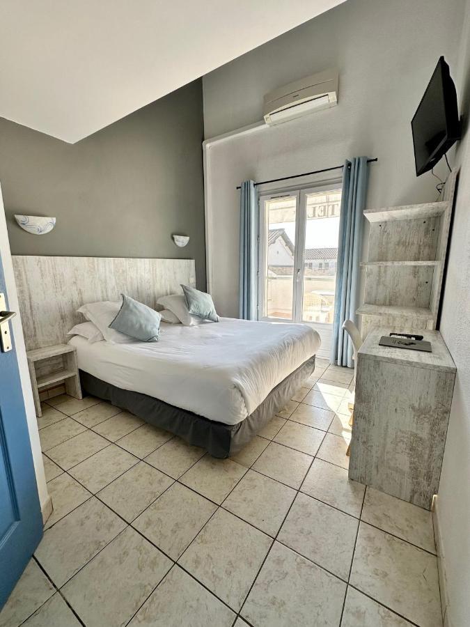 Hotel Les Palmiers En Camargue 2*