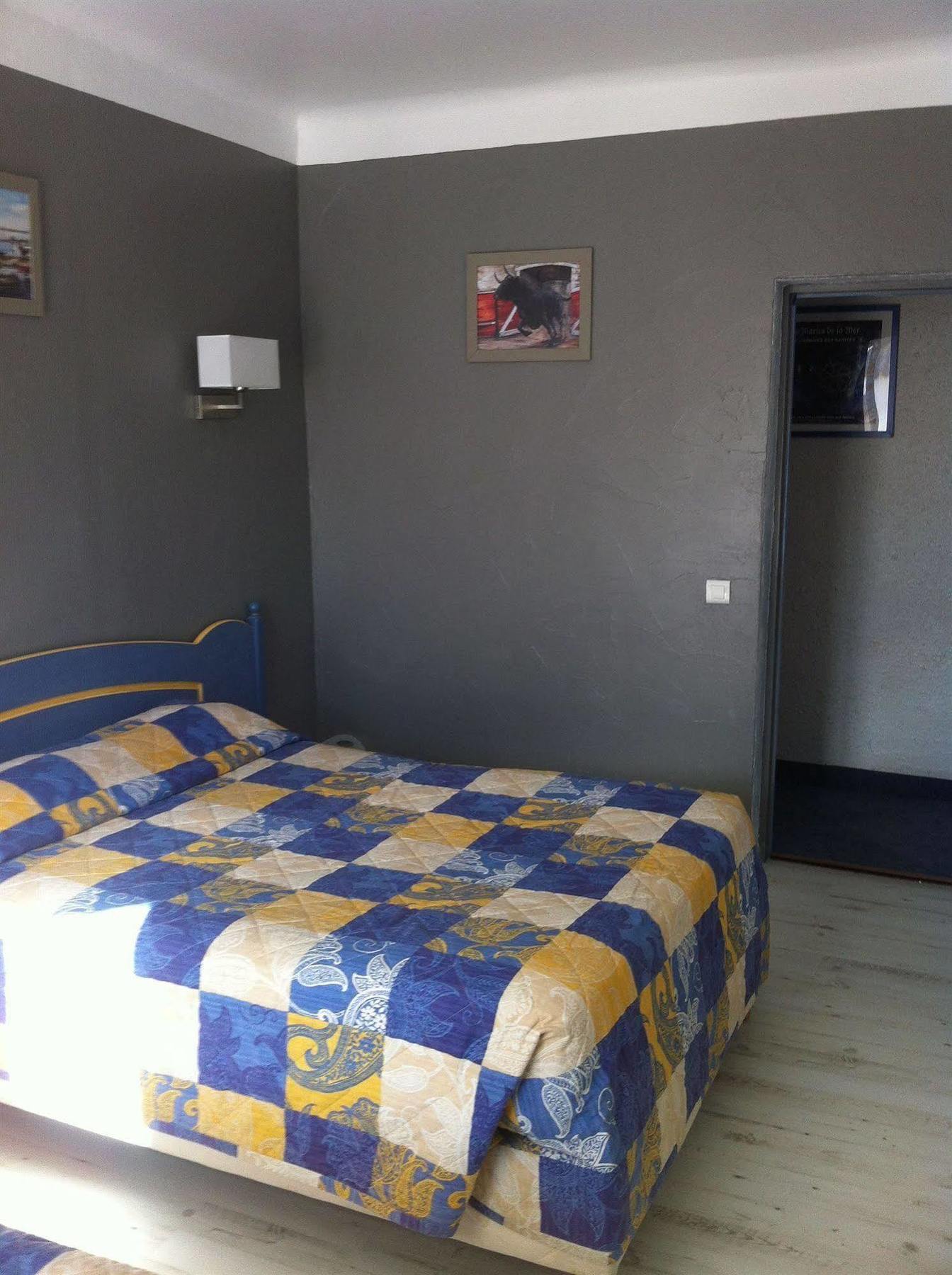 Hotel Les Palmiers En Camargue 2*